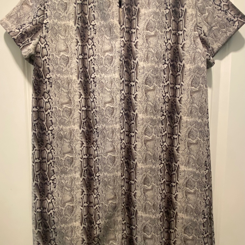 She & Sky NWT New Snakeskin Dress Size S - Cuter fit than picture - Picture 2 of 2